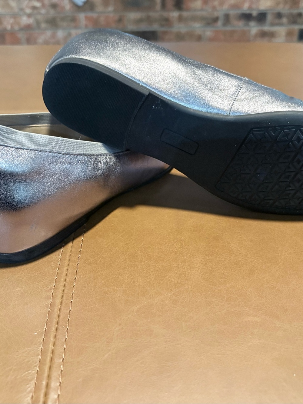 Abeo Cadence ballet flat with metatarsal cushioning. Size 7 Silver. - Picture 7 of 7